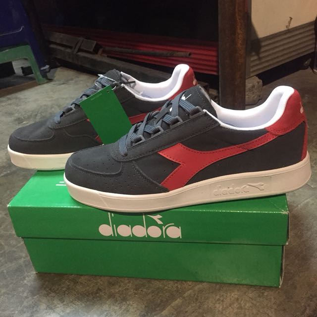 Harga sepatu shop diadora borg elite