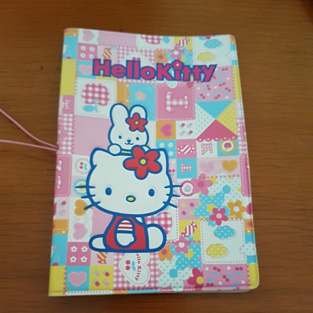 Hello kitty passport holder #banyakpembeli, Buku & Alat Tulis, Majalah ...