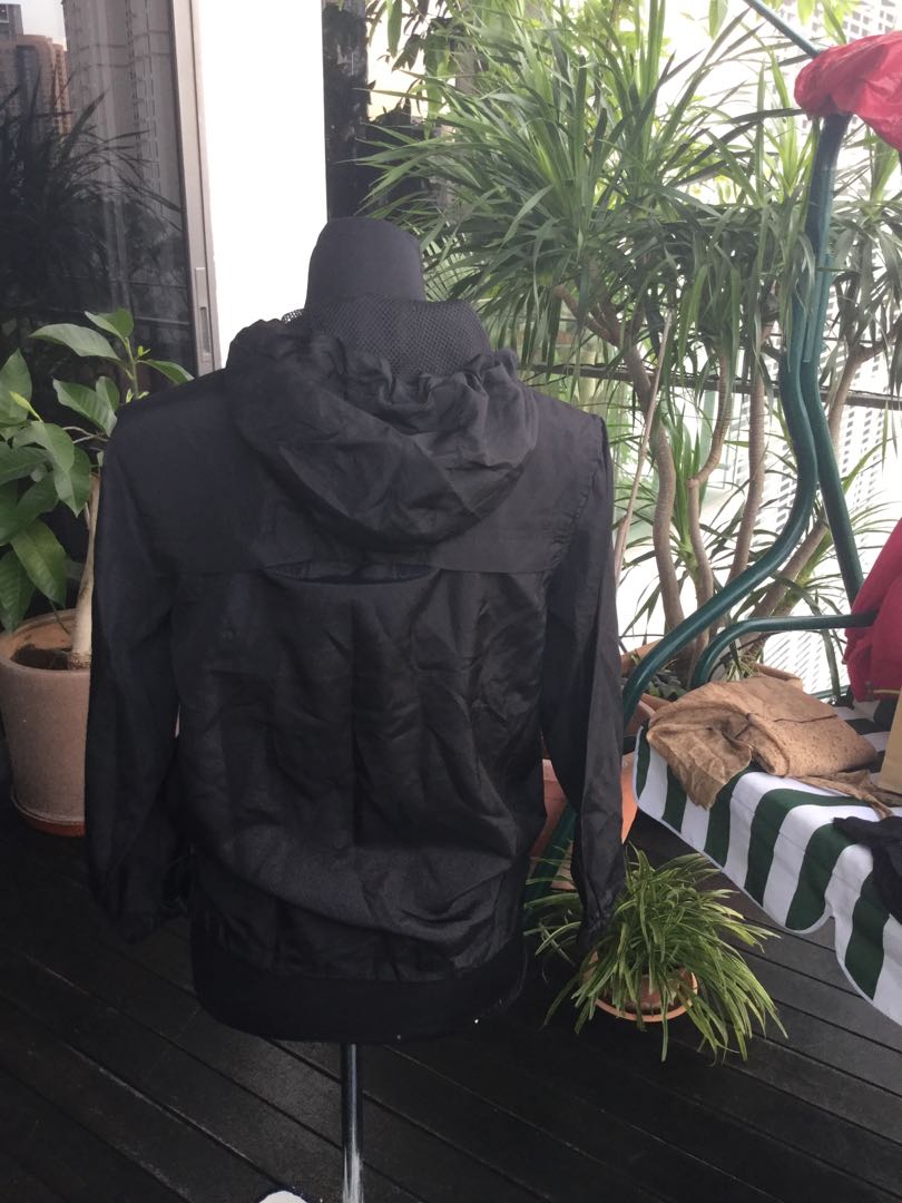 Jacket (Category: New Undergarments & Loungewear) located in Singapore. Submitted by juanyvonne (Listing ID 155251752, Image 2). Description: .