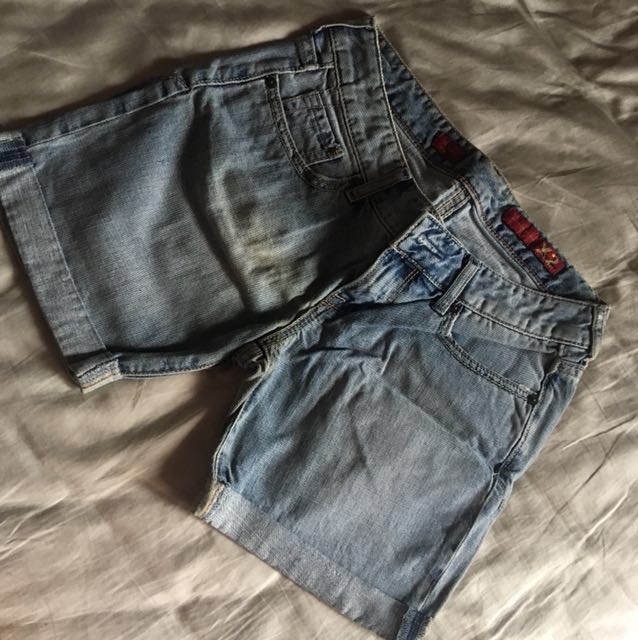 Maong shorts (Category: Shorts) located in Quezon City. Submitted by abbiegurl (Listing ID 155145002, Image 2). Description: .