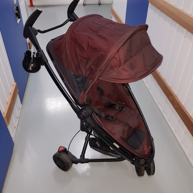 Quinny Zapp Xtra2 In Black Frame With Maxi Cosi Cabrio Fix Babies