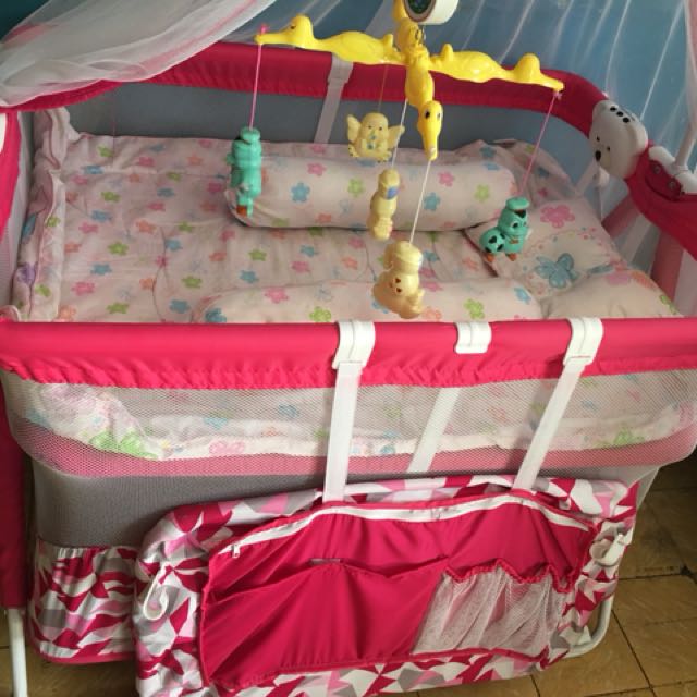 Crib outlet for girl