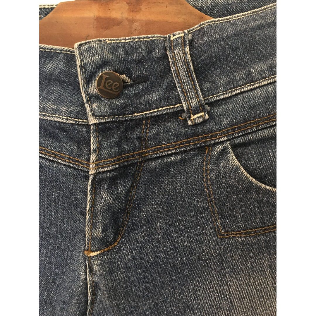 Lee denim capri pants (Category: Jeans) located in Quezon City. Submitted by jonisells (Listing ID 154333957, Image 2). Description: #MoveOn.