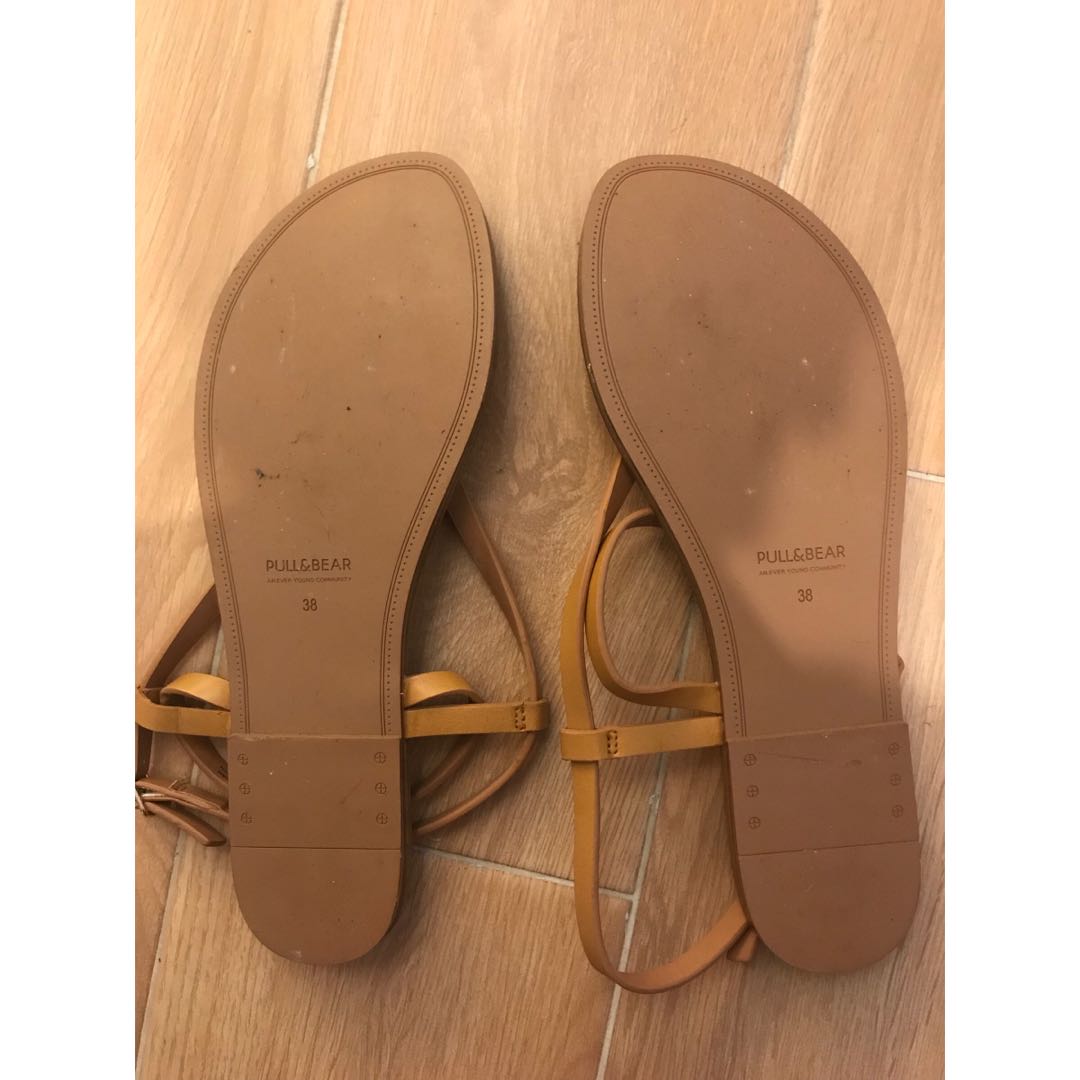 pull and bear flip flops