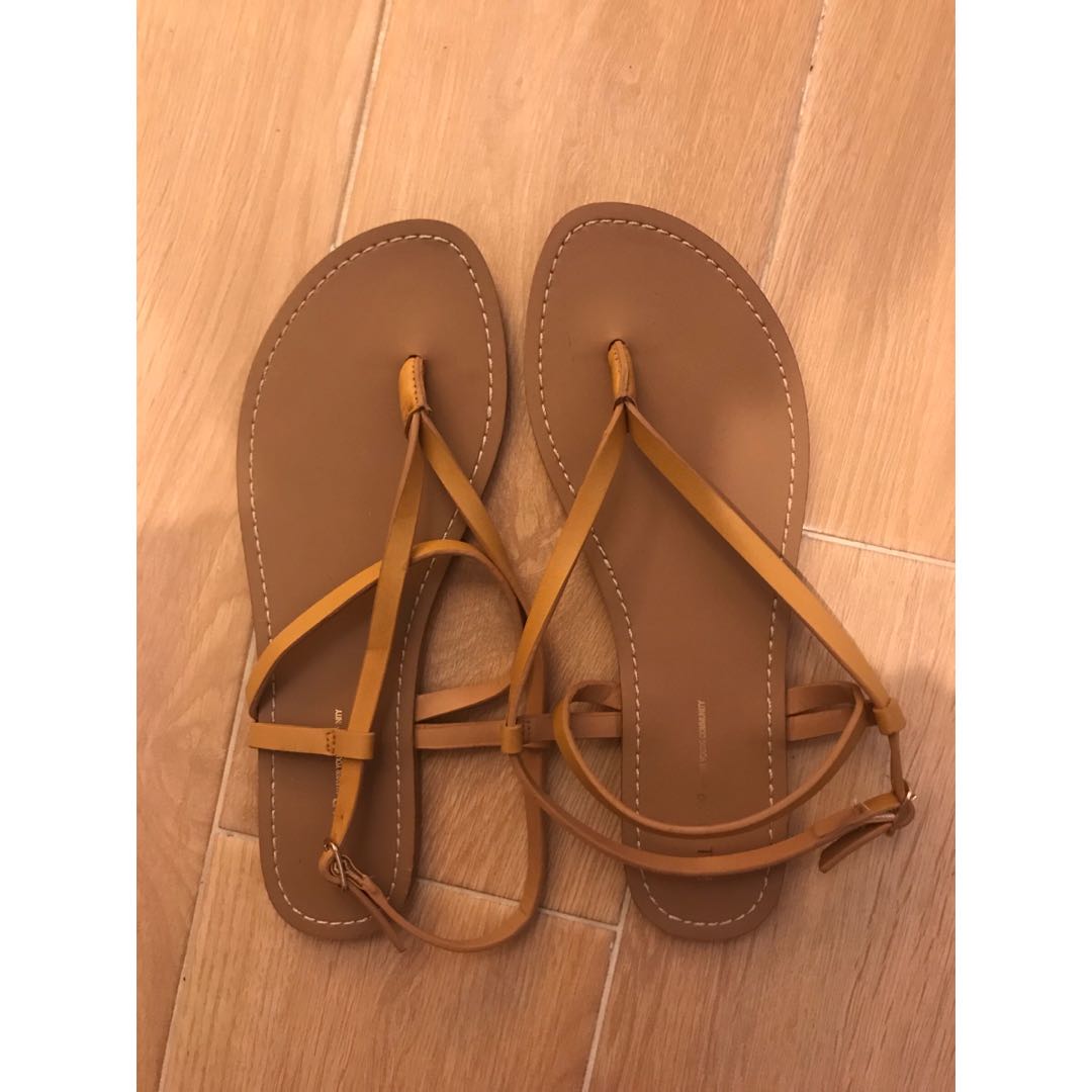 pull and bear flip flops