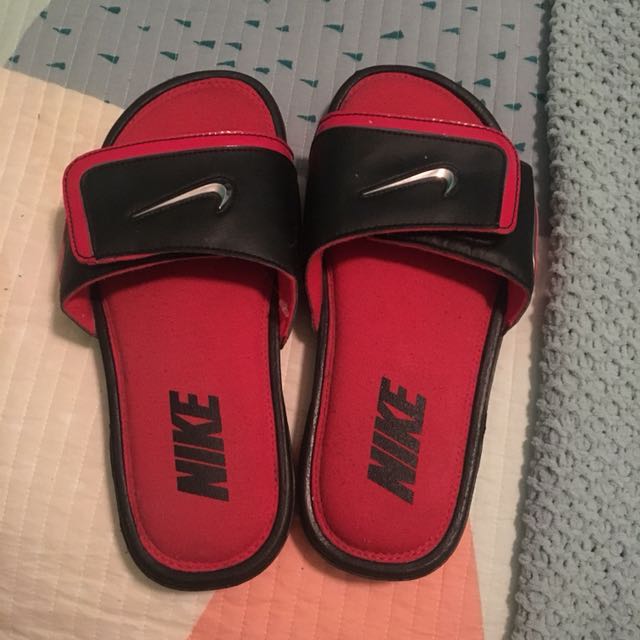 classic nike slides