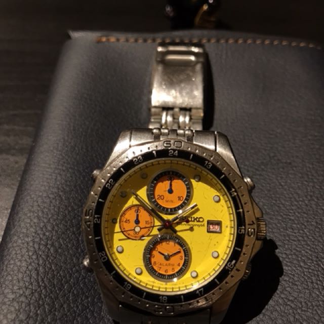 Seiko 精工錶石英機芯7t32 7c70 芥辣黃懷舊鐘錶罕有奧運特別版約40mm 鋼水十足留意（計時及日期鬧鐘巳經不可動)  但時間行走正常所以平售等於1條鋼帶價錢如喜歡也可出去找錶鋪頭維修, 名牌, 手錶- Carousell