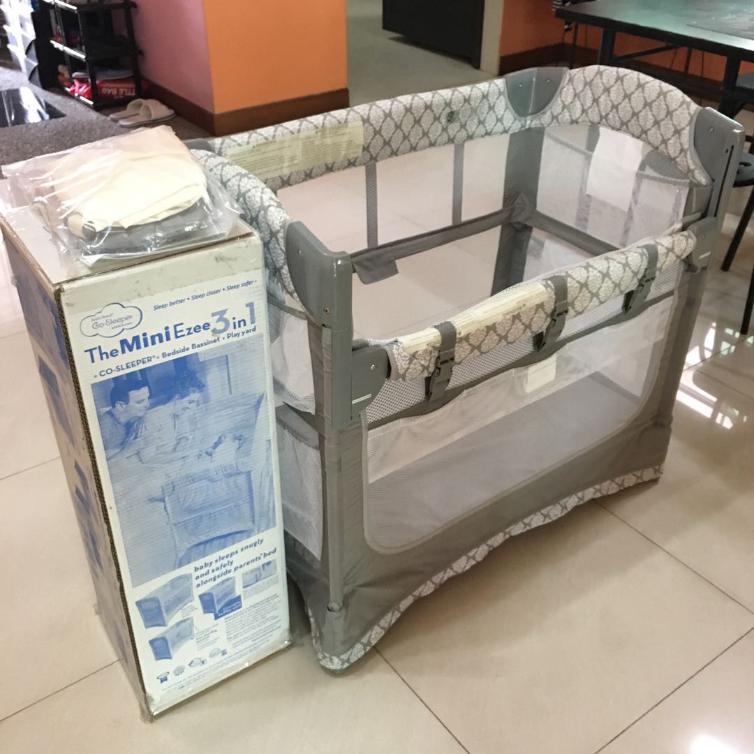 Arm s Reach Mini Ezee 3 in 1 Co Sleeper Bedside Bassinet Babies Kids Babies Kids Fashion on Carousell