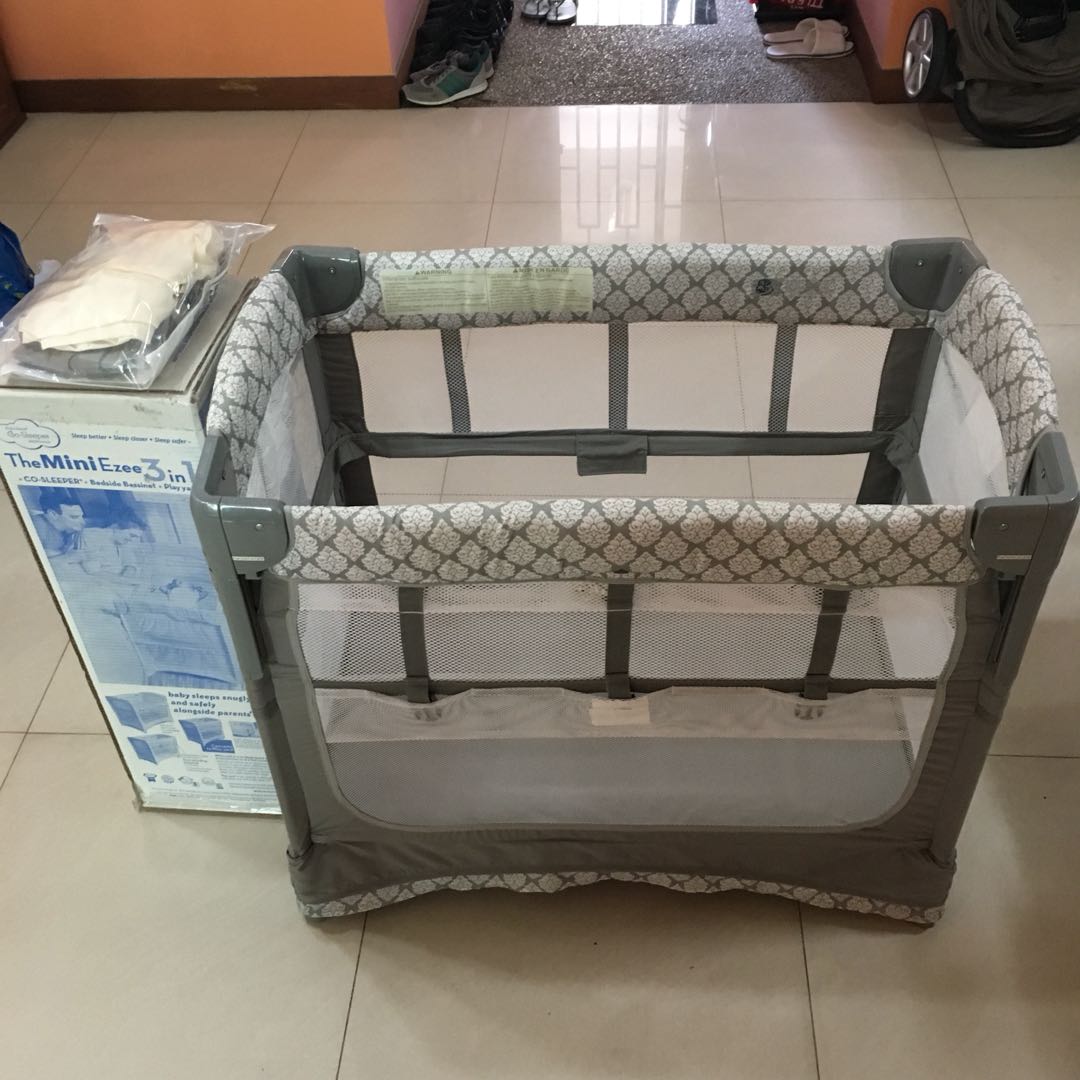 Arm s Reach Mini Ezee 3 in 1 Co Sleeper Bedside Bassinet Babies Kids Babies Kids Fashion on Carousell