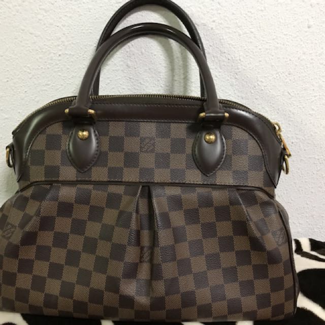 Louis Vuitton Trevi damier MM, Women's Fashion, Bags & Wallets, Purses &  Pouches on Carousell