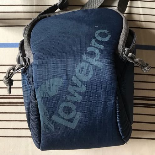 Camera bag (Category: Camera Bags & Carriers) located in Pasig City. Submitted by simplyvers (Listing ID 130968379, Image 2). Description: .