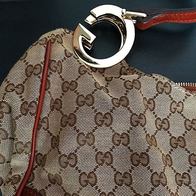 Gucci bag (Category: Purses & Pouches) located in Pasig City. Submitted by simplyvers (Listing ID 130971408, Image 2). Description: Size: large.