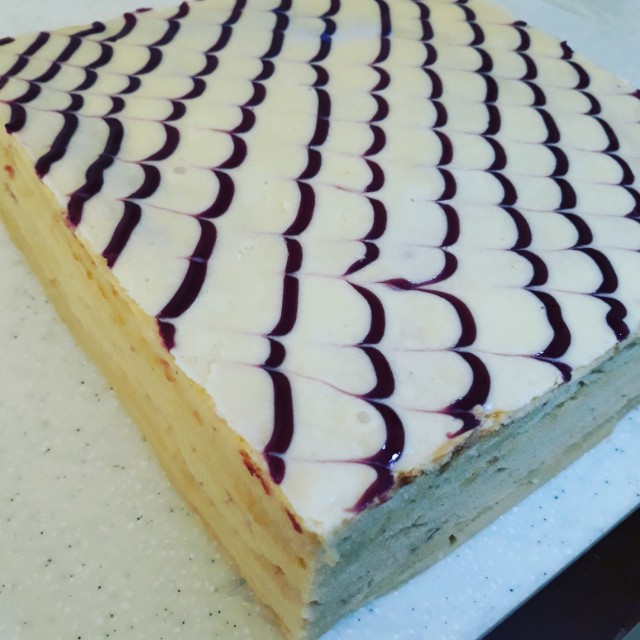 Kek Lapis Sarawak Food Drinks Baked Goods On Carousell