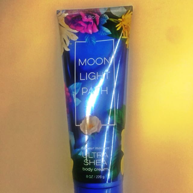 Moon Light Path Body Lotion (Category: Body Care) located in Quezon City. Submitted by cookie1106 (Listing ID 155525701, Image 1). Description: .