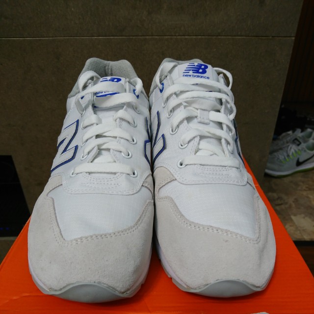 New Balance 996 白藍色 他的時尚 鞋子在旋轉拍賣