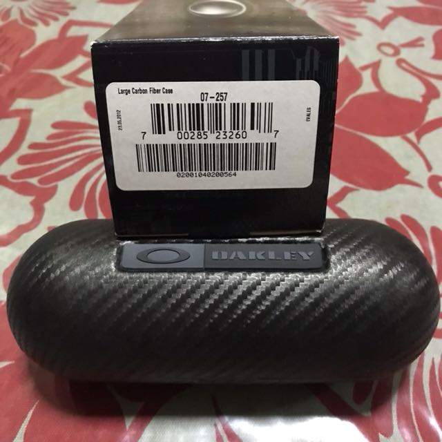 Oakley Large Carbon Fiber Case, Men's Fashion, Watches & Accessories