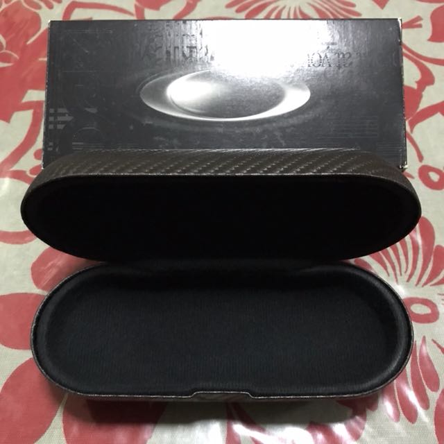 Oakley Large Carbon Fiber Case, Men's Fashion, Watches & Accessories