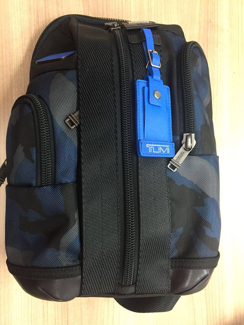 tumi alpha bravo saratoga sling