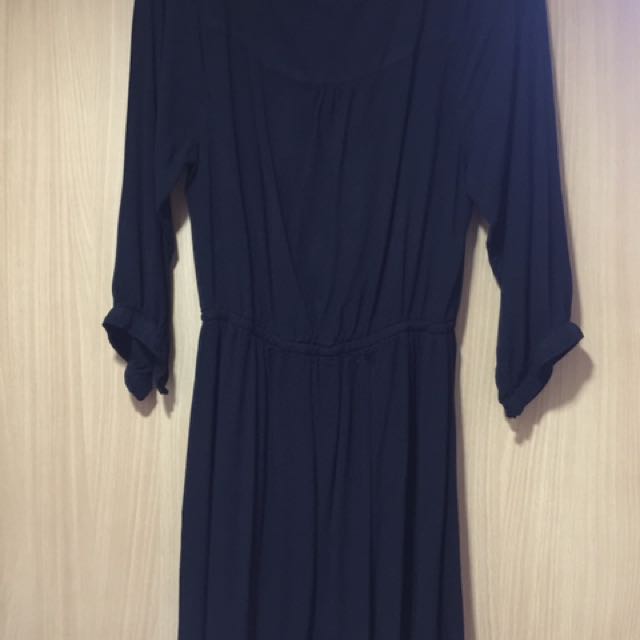 Cotton On Black Dress (Category: Dresses) located in Pasig City. Submitted by eenamagg (Listing ID 155762840, Image 2). Description: Bought in Australia Garterized waist, up to semi-large Loose arm fit Above the knee (height 5,2”) Black No flaws .