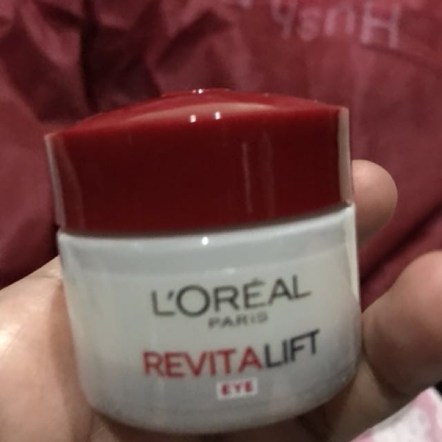 Eye Cream Loreal Revitalift Kesehatan Kecantikan Kulit Sabun Tubuh Di Carousell