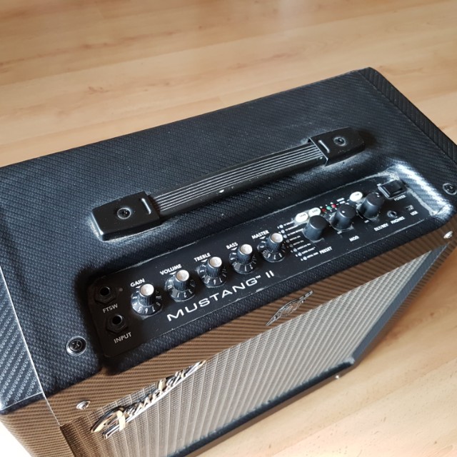 Fender Mustang II V1 amplifier