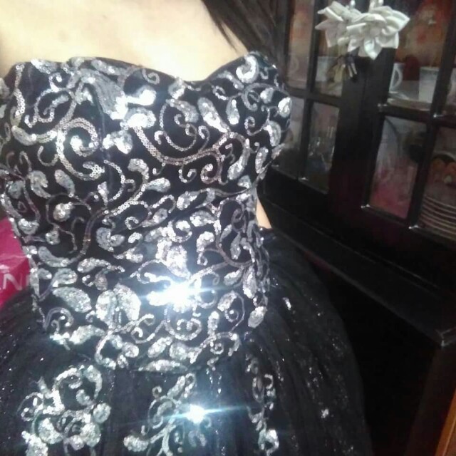 FOR RENT! NIGHT BALL GOWN (Category: Evening dresses & gowns) located in Quezon City. Submitted by aiceabe (Listing ID 155696359, Image 3). Description: For rent! Night ball gown Rent price: 1.2k Fits small to medium Bust: adjustable up to 36 Waist: 26 to 30 Zipper and ribbon on back Deposit will be given back after maibalik ang gown. Need 2 valid IDs..