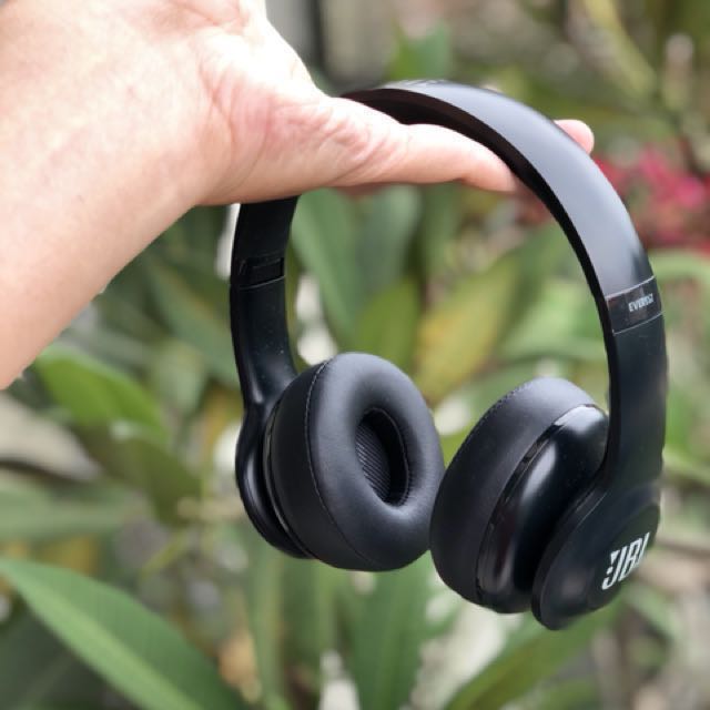 Jbl Everest 300 Telepon Seluler Tablet Aksesoris Tablet Handphone Di Carousell