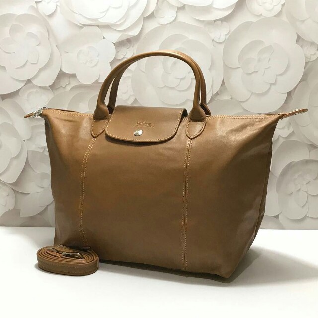 LC Le Pliage Cuir Medium Camel size 31 43x27x17cm Barang Mewah