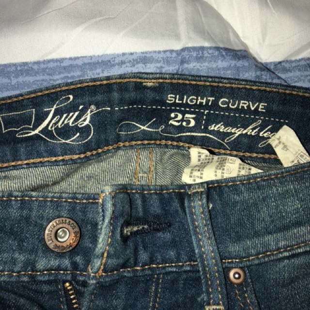 Levi’s (Category: Jeans) located in Makati City. Submitted by weesellstuff (Listing ID 149979352, Image 2). Description: REPRICED!! Will fit 25-27 waistline. Very nice when worn. Very sexy in the hip area..