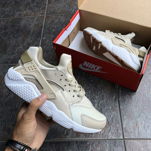 nike huarache nude