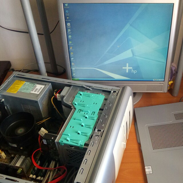 Old Desktop HP Pavilion Media Centre PC a1278d, Electronics