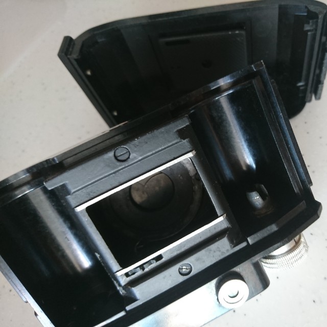Soviet bakelite camera (Category: Vintage Collectibles) located in Singapore. Submitted by jtiques (Listing ID 155679853, Image 3). Description: .