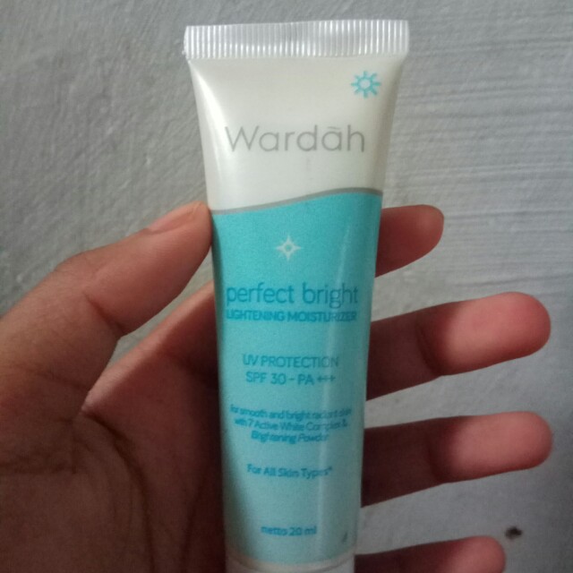 Wardah Wardah Perfect Bright Pelembab Wardah Kesehatan Kecantikan Rias Wajah Di Carousell