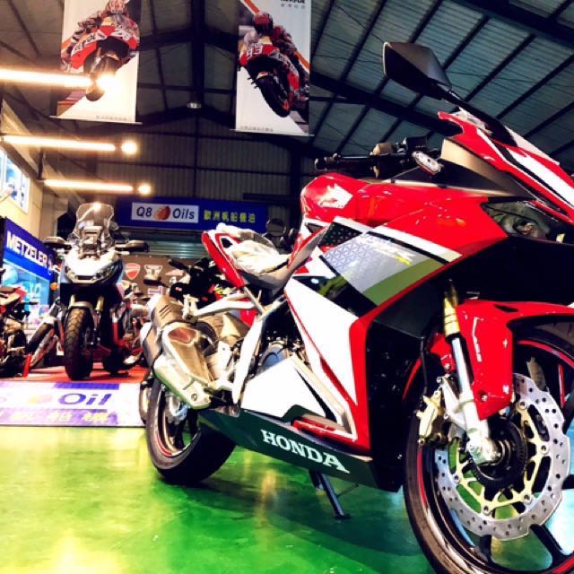 白牌進口待轉區最貴檔車honda Cbr250rr 機車 重機在旋轉拍賣