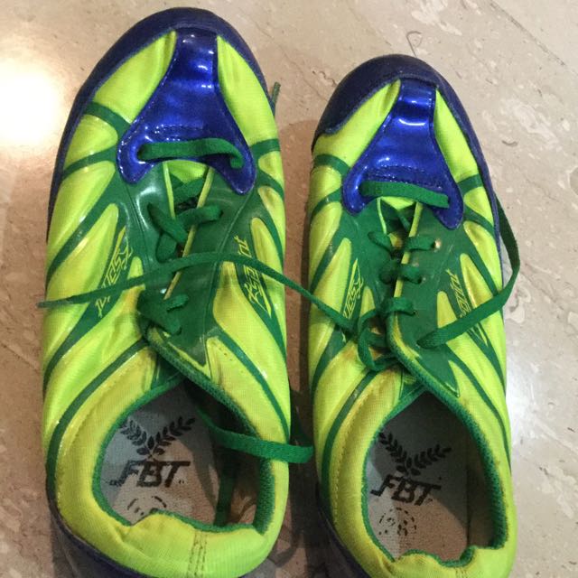 children's spike track shoes