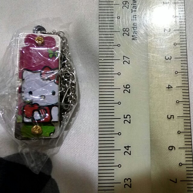 Hello Kitty Mini Harmonica (Category: Other Merchandise) located in Singapore. Submitted by hpliew7128 (Listing ID 155884420, Image 1). Description: Mini size hello kitty harmonica. Can be use to blow simple tune. Good for collection, door gift set or even kids birthday gift pack..