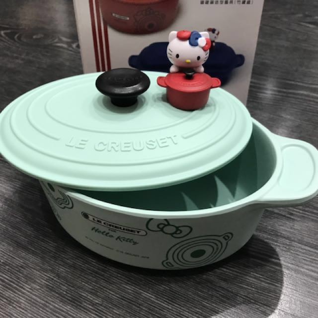 Hello Kitty x Le Creuset, TV & Home Appliances, Kitchen Appliances
