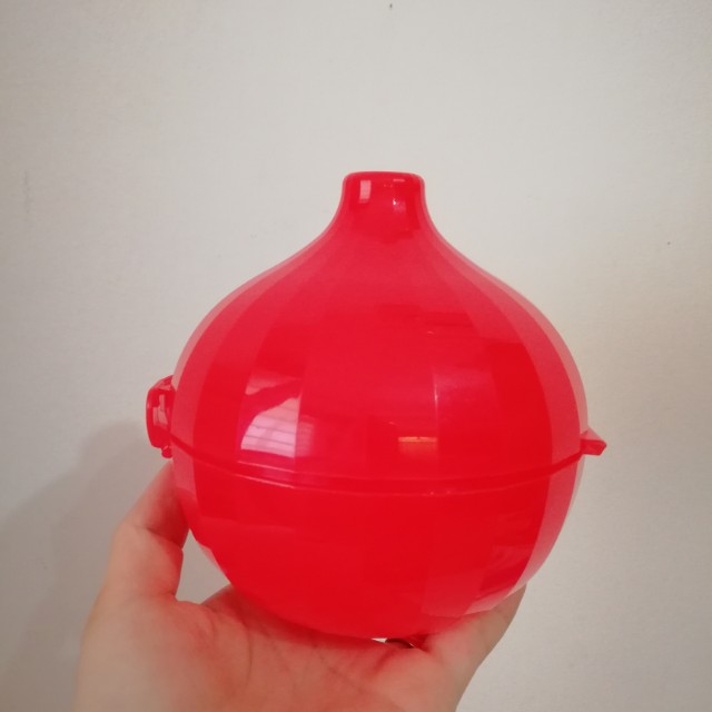 Tupperware onion keeper, TV & Home Appliances, Kitchen Appliances