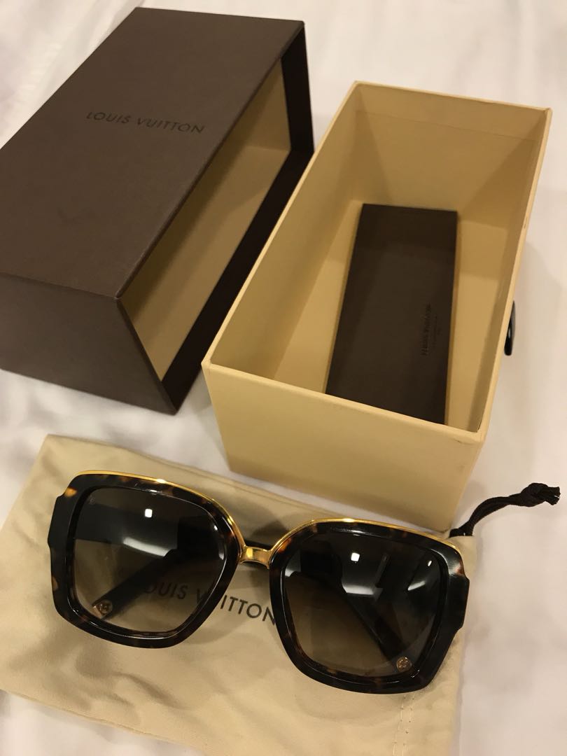 Authentic Women's Louis Vuitton Sunglasses With Case COA $400
