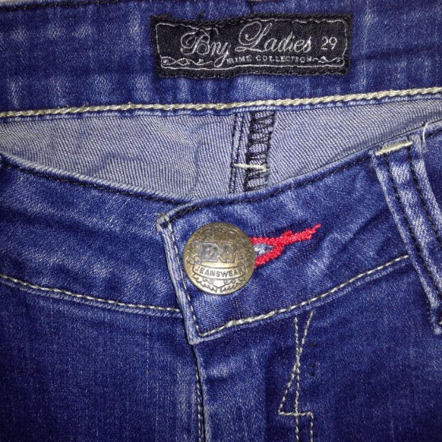 Auth Bny Jeans (Category: Jeans) located in Quezon City. Submitted by mispi (Listing ID 155986898, Image 3). Description: Bny jeans. Size 29 strechable. In excellent condition. Rfs: I already gained weight. No haggling please😑.