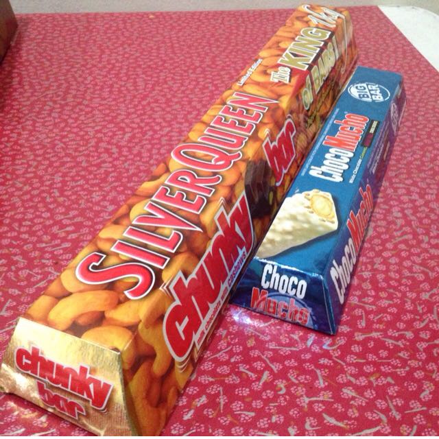 Chocolate Chunky Bar Silver Queen 1kg 125gr Choco Mucho Makanan Minuman Snek Di Carousell Coklat silverqueen chunkybar 1kg exp 2021 #coklat #coklatsilverqueen1kg #coklatchunkybar1kg #chunkybar1kg #coklat1kg. chocolate chunky bar silver queen 1kg 125gr choco mucho
