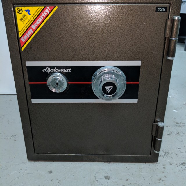 Diplomat safe, Furniture & Home Living, Home Improvement & Organisation