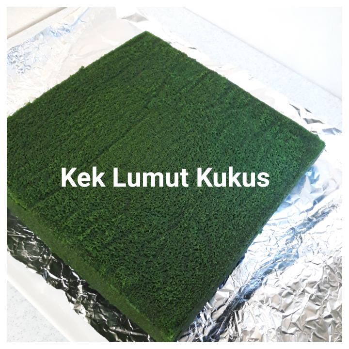 Kek Lapis Sarawak Food Drinks Baked Goods On Carousell