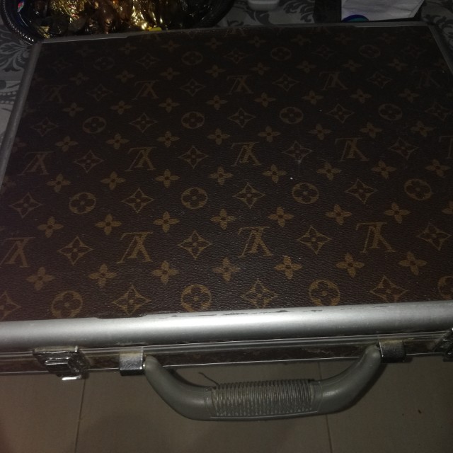 LOUIS VUITTON MAHJONG SET (Limited Edition), Hobbies & Toys, Memorabilia &  Collectibles, Fan Merchandise on Carousell