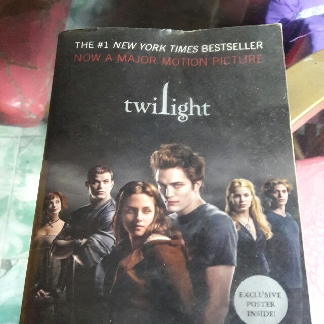 Phr pocketbooks (Category: Storybooks) located in Makati City. Submitted by madds1204 (Listing ID 155991616, Image 3). Description: Phr pocketbooks na makapal 55 lng po. Di ko nman na binabasa dahil paulit ulit na lng., ung twilight din 250 po English pocketbook 25 lng po Thank you! Meet up lng po here in Comembo Makati city.