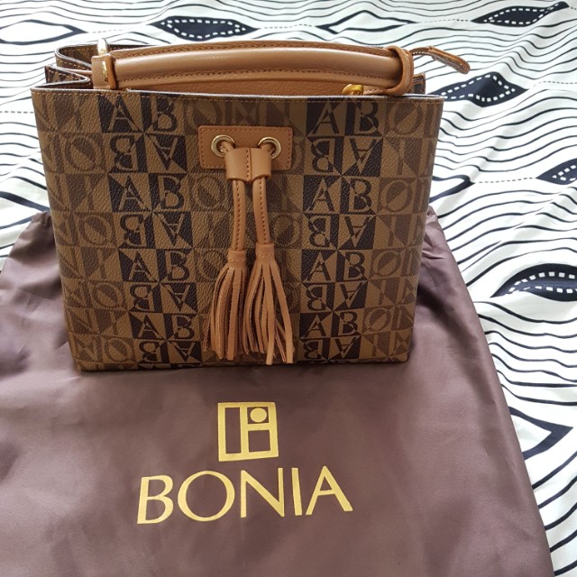 Tas bonia original, Fesyen Wanita, Tas & Dompet di Carousell