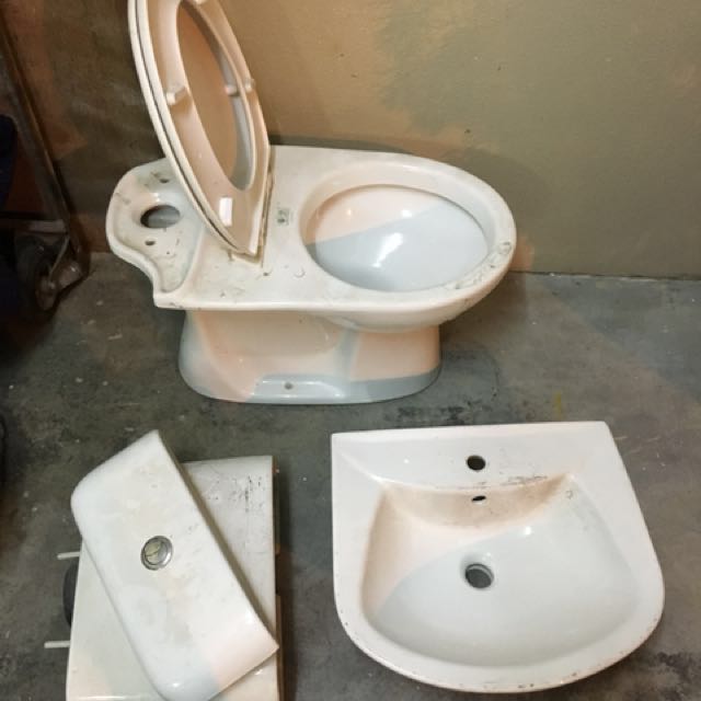 Toilet Bowl Sink Home Furniture Others On Carou Photo