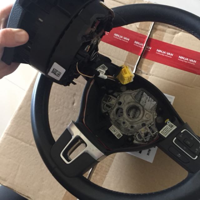 VW Golf MK6 steering wheel with airbag, Auto Accessories on Carousell