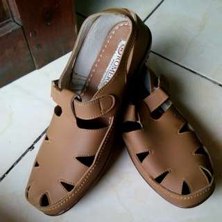 Sepatu wanita