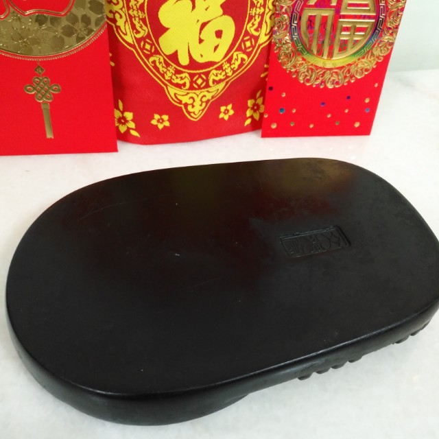 砚台 (Category: Religious Items) located in Singapore. Submitted by luckycloud.0e0887 (Listing ID 156242522, Image 2). Description: 龙凤呈祥砚台一方，22*14.5*2.5 cm ，盖略有小缺口，不影响使用。.